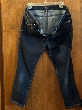 Women’s White House Black Market cropped jeans